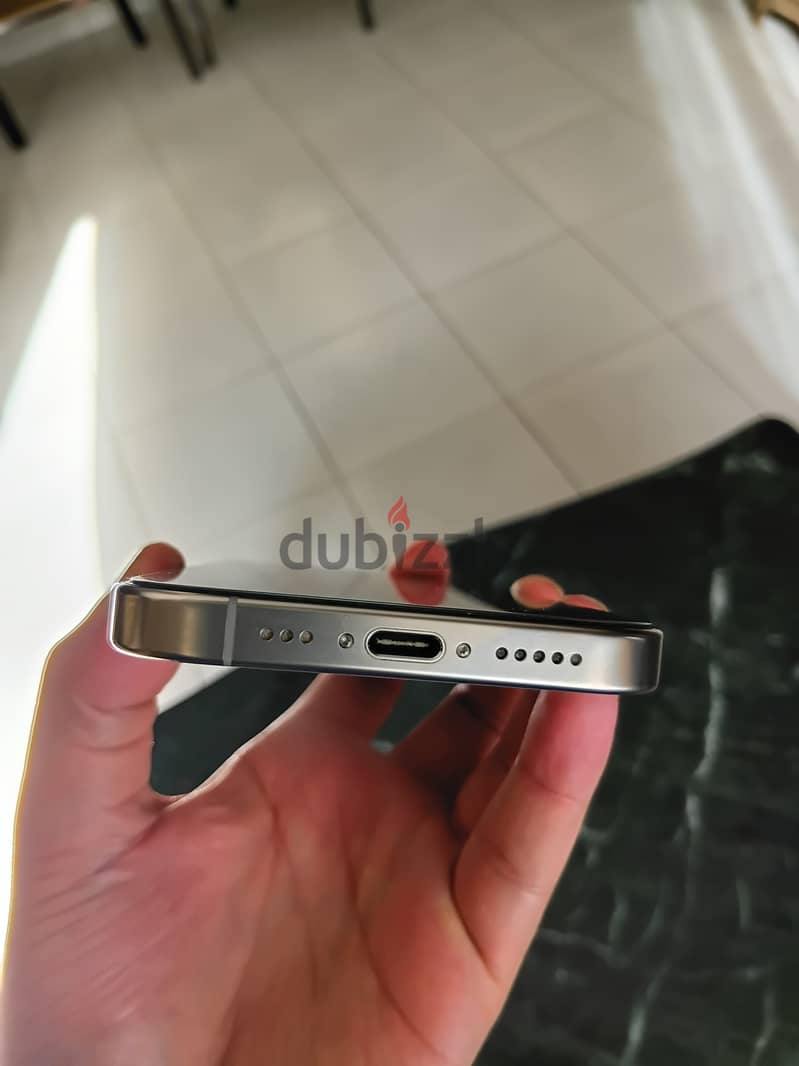 Apple - iPhone 16 Pro 3