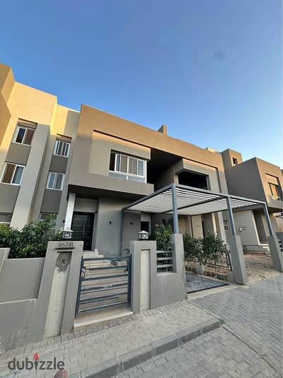 Townhouse villa in Etapa, Sheikh Zayed, overlooking the landscape; ready for immediate delivery; located next to Al Rabwa.