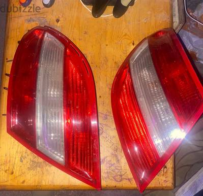 طقم فوانيس امامي وخلفي مرسيدس C180