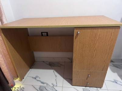مكتب خشب MDF تركي بحالة ممتازة - Turkish MDF Study Desk