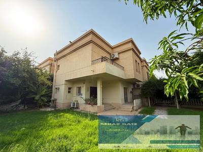 Twin house villa for rent in Al-Rehab with special finishing   Area 300 meters  Next to the Food Court and Mall 2  With kitchen and air conditioners