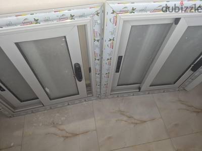 عدد ٢ شباك جرار جديد بالأستيكر لم يستخدموا
