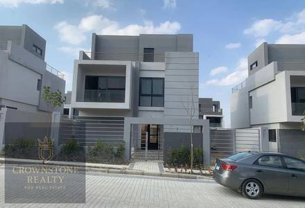 Receive instantly a villa for 7,000,000 in Patio La Vista Compound, Sheikh Zayed, in front of Al Ahly Club, in a prime location.