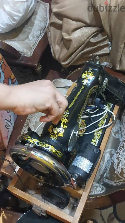 ماكينة خياطة سينجر الأصلية معاها كل حاجته للبيع
