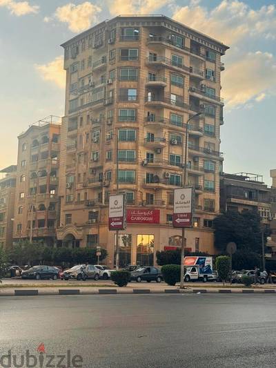 للاستثمار بموقع مميز بمصر الجديدة . . دور كامل للبيع