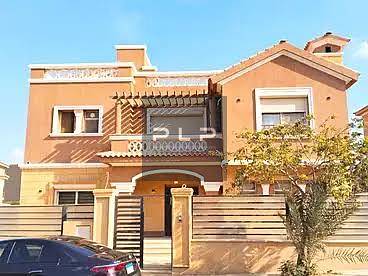 Detached villa for sale in the Bellagio Compound, Fifth Settlement—prime location with a view of the landscaping. Ready for viewing and immediate occu