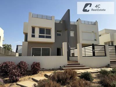 Towinhouse Ready To Move with Very Prime Location in Hyde park new cairo