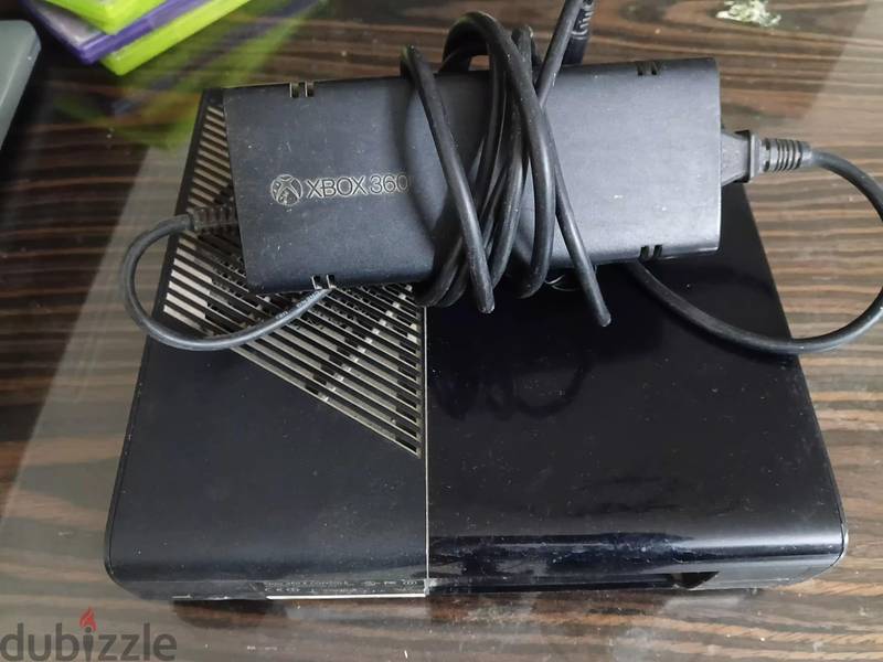 Xbox 360 e with kinect camera 1