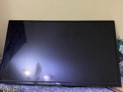 شاشه 32 بوصه ماركه tcl واللى مايعرفش الماركه دى اعلى من lg وسامسونج