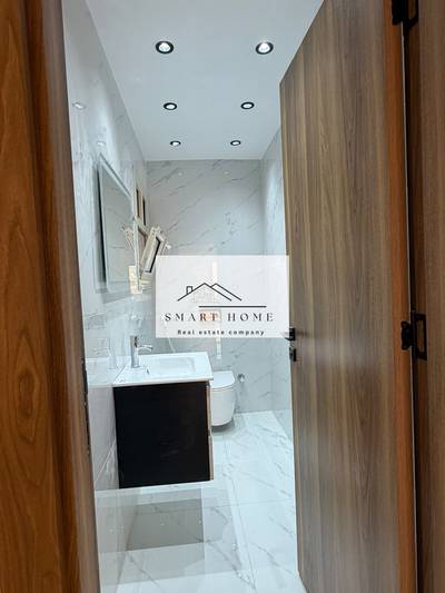 Distinctive apartment for sale—an excellent investment opportunity—including a share in the land, 168 sqm, located in the Al-Khamayel compound, Sheikh Zayed.