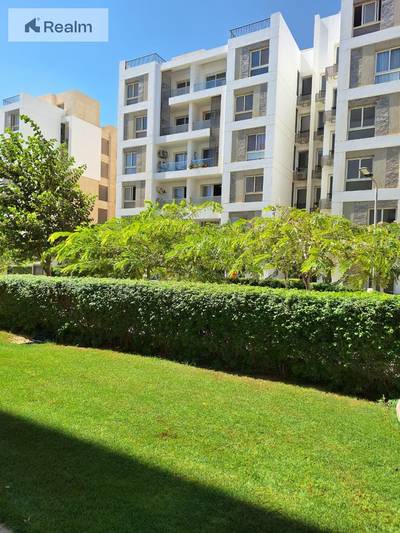 Finished apartment on 10 years  located in an area with full amenities just minutes from Waslat Dahshour