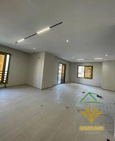 شقة للايجار اول سكن تشطيب مميز في اللوتس الجنوبية تالت نمره من شارع النوادي الرئيسي