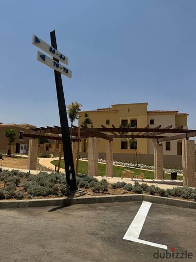 Ready to move Standalone Villa BUA 714m for sale First Row Golf in City Gate Diar Qatari New Cairo