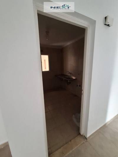 For rent in Madinaty (New Law contract): 135-square-meter apartment in B1. Located in a prime spot—just steps away from amenities and next to South Pa