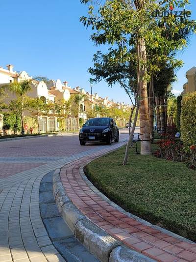 Fully finished villa in New Cairo’s Fifth Settlement – located in a fully developed compound, just minutes from the American University