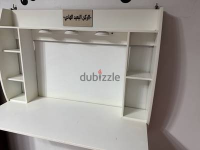 مكتب مذاكرة معلق وسبورة فلين للبيع