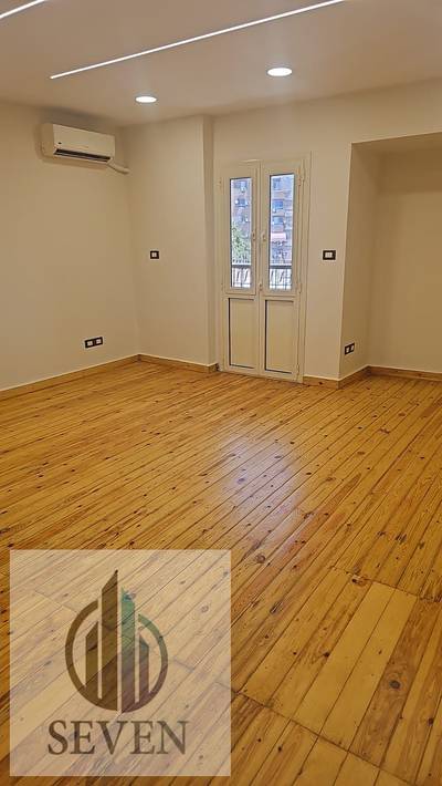 Administrative office for rent, 200 sqm, ultra-modern finish in the heart of Maadi, prime location for major companies.