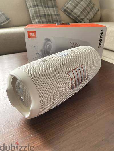 سماعة JBL Charge 5 لون أبيض مميز بحالة الزيرو بالكامل