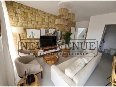 شاليه تشطيب و فرش فاخر يطل على اللاجوون مباشرة في سوان ليك جونه - Swan lake gouna