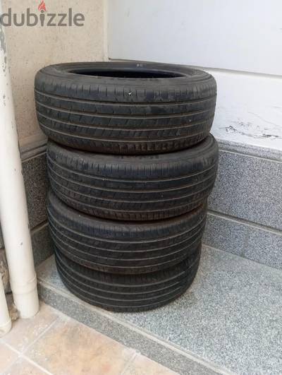 للبيع ٤ فرد كاوتش ماتركس بحاله ممتازه جدا واضح في الصور