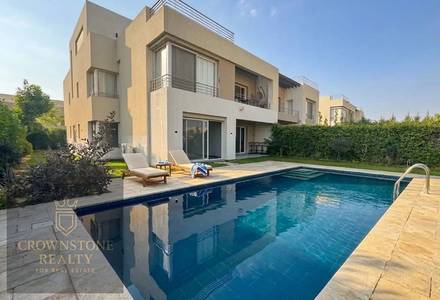At the lowest price, Twin House villa with a golf view for immediate delivery in The Crown Palm Hills Compound in Sheikh Zayed, next to Golf Views Compound 6 October The Crown Palm Hills Compound