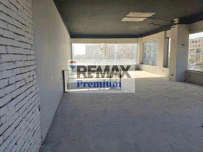 A shop for rent in a very special location within Beverly Hills Compound A very special location in the service area of the mall in the biggest brands