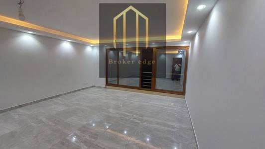 Rental shop 900 meters on Omar Ibn Al-Khattab street