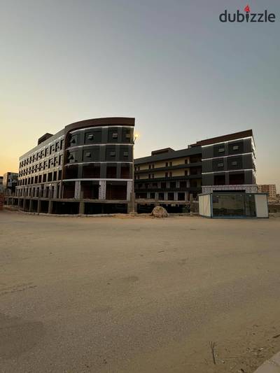 في قلب حدائق أكتوبر (منطقة 1185 عمارة) على ميدان مصطفى محمود (ميدان الشبكات) مباشرة، بجوار مسجد نعمة الخالق ونوادي اجتماعية.