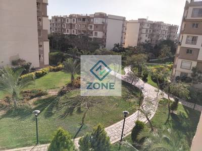 Apartment for sale in Madinaty, Zone B6. Located on the first floor above the ground floor, with an area of ​​124 sqm and a garden view. Situated in a