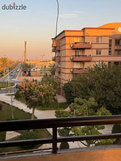 Apartment for sale, 240 sqm, in Al Rehab City. Located just steps away from the club. Features 3 bedrooms, 3 bathrooms, a large reception area, a kitc