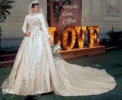 فستان زفاف بالتاج و الطرحة 0