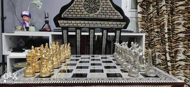 شطرنج ملكي للبيع + رقعة مرصعة باللؤلؤ الطبيعي 0
