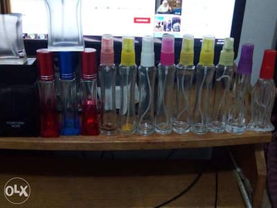 زجاجات عطور فارغة