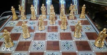 طقم شطرنج نحاس خالص حجم كبير ثقيل جدا+ قاعده صدف 40 سم 0