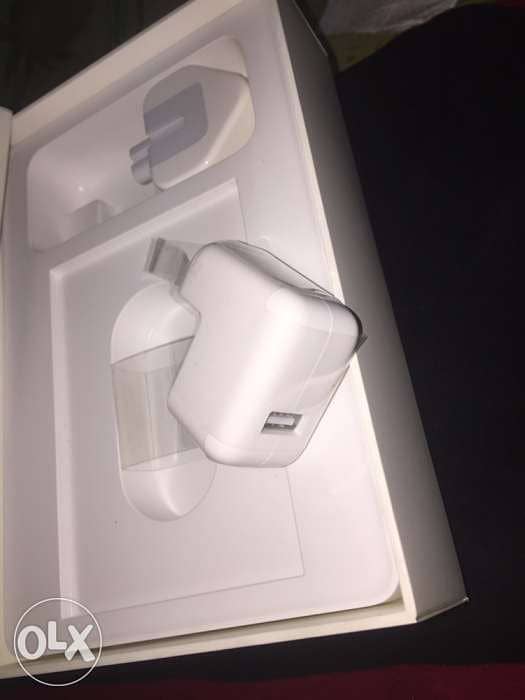 APPLE - Apple adapter - شاحن - ابل - شاحن سريع اصلي - ١٠ وات - ايباد 6