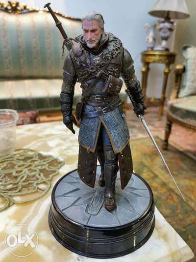 تمثال Witcher أصلى مشترى من الخارج