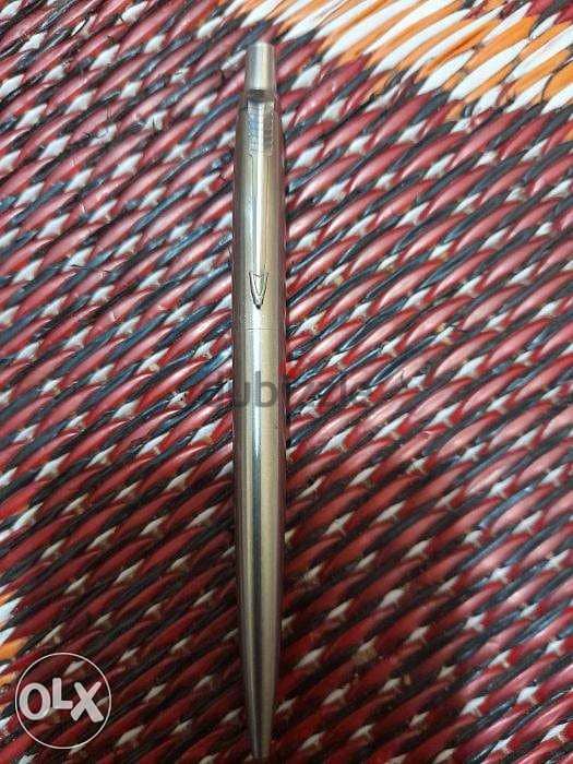 قلم باركر stainless steel جديد بالعلبه ب800ج 1
