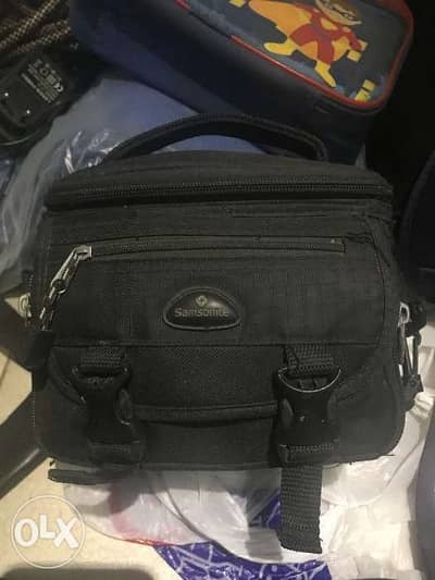 Camera Sony 8.1 mega pixels and 15 x optical zoom with Samsung bag