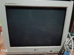 عدد 3 شاشات كمبيوتر للبيع 0