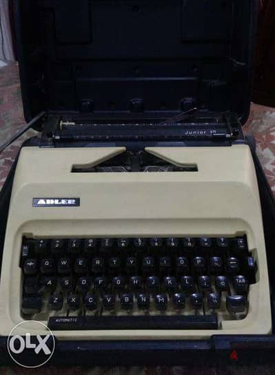 اله كاتبة typewriter ADLER Junior 10