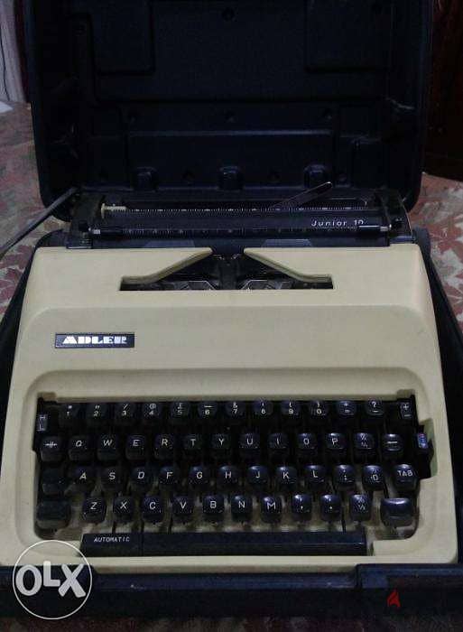 اله كاتبة typewriter ADLER Junior 10 0