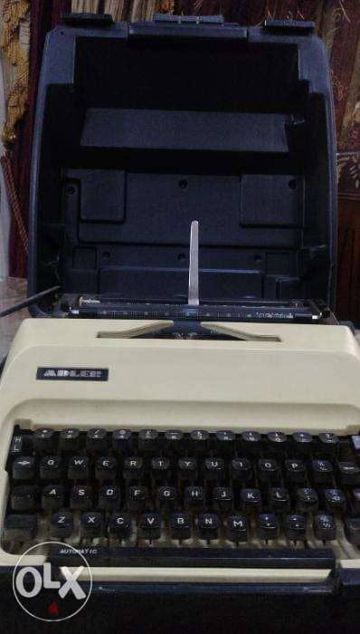 اله كاتبة typewriter ADLER Junior 10 3