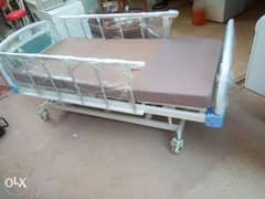 سرير متحرك دنيماركي للايجار الشهري لراحة المريض يدوي وموجود كهرباء 0