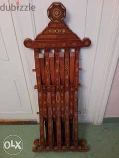كرسي ارابيسك خشب زان بحالة ممتازة جدا لم يستخدم.