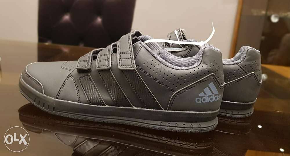 Unisex Brand new adidas black shoes      size 40  from dubai  original 0