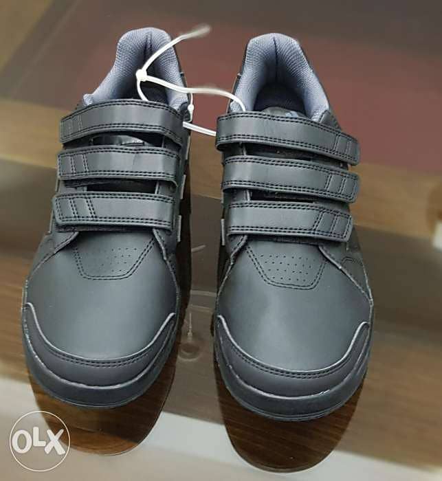 Unisex Brand new adidas black shoes      size 40  from dubai  original 1