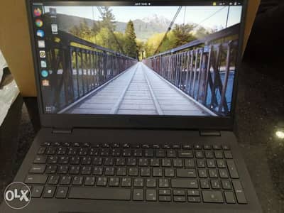 لاب توب DELL vostro 3500 استعمال خفيف جدا في حالة الجديد
