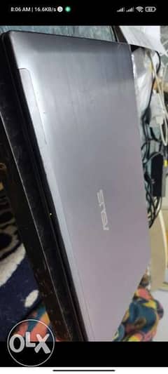 Laptop Asus workstation 0