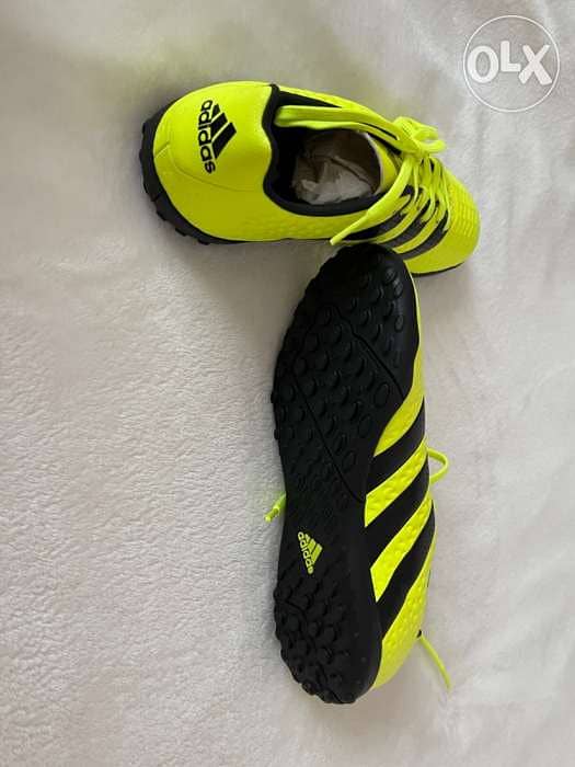 Adidas soccer shoes (original) 3