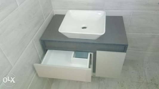 وحدات حمام ضد المياه وضد الخدش ومفصلات سوفت كلوز ،بشريط pvc.